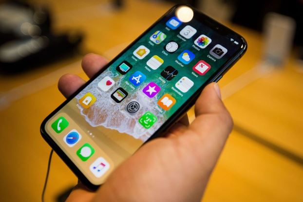Tính năng Face ID được giới thiệu trên iPhone X Tính năng Face ID được giới thiệu trên iPhone X