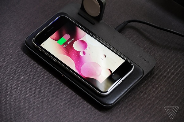 Hiếm có smartphone cùng tầm giá hỗ trợ sạc không dây Hiếm có smartphone cùng tầm giá hỗ trợ sạc không dây