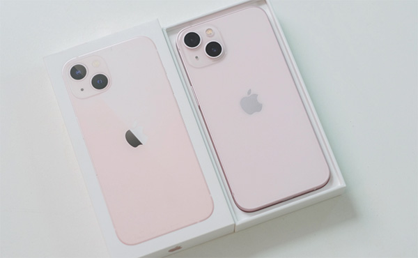 iPhone 13 màu hồng.