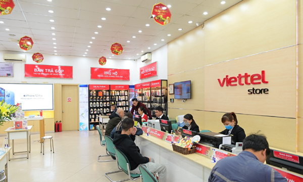 Viettel Store cung cấp mẫu điện thoại iPhone đỏ, trắng, đen, xanh dương,.