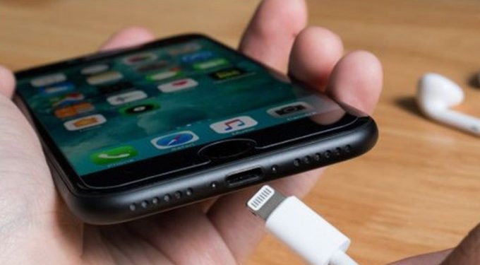 Kết nối điện thoại iPhone với máy tính qua dây lighting