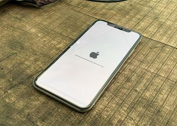 Khởi động lại thiết bị iPhone