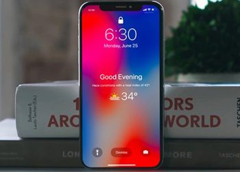 Tại sao màn hình khóa trên iPhone không hiển thị giờ?