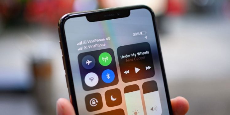 iPhone 11 có mấy sim?