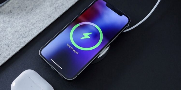 iPhone 11 có sạc không dây không? sử dụng như thế nào?