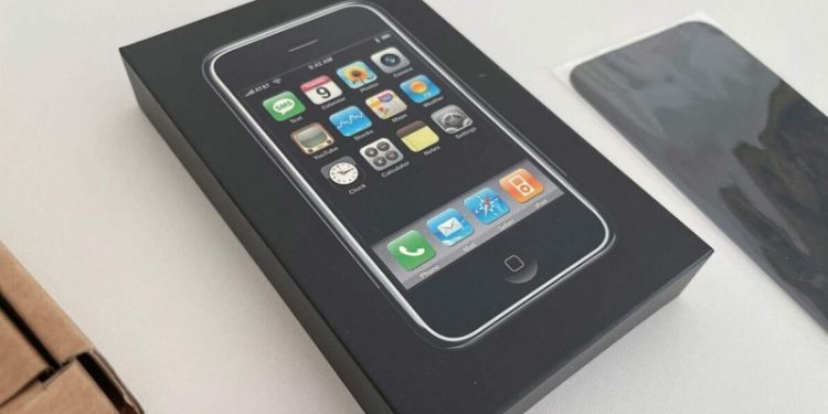 So sánh dung lượng pin các đời iPhone từ trước đến nay