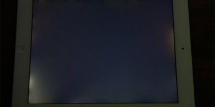 Màn hình iPad bị hở sáng là gì? Nguyên nhân và cách khắc phục