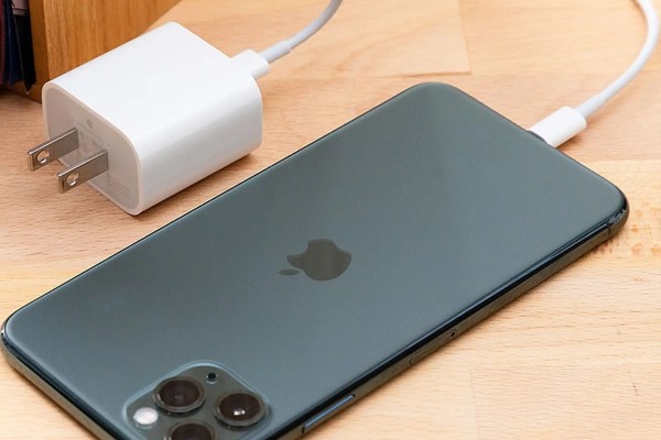 iPhone 11 Pro Max trang bị viên pin dung lượng lớn