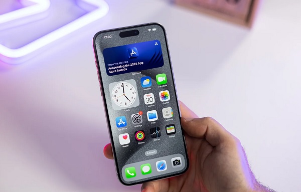 iPhone 15 Pro Max chiếm ưu thế tuyệt đối về kích thước và độ phân giải màn hình