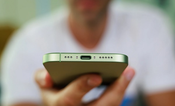 iPhone 17 hỗ trợ sạc nhanh hơn, cho phép người dùng nạp đầy thiết bị chỉ trong 20 phút đạt 50% pin